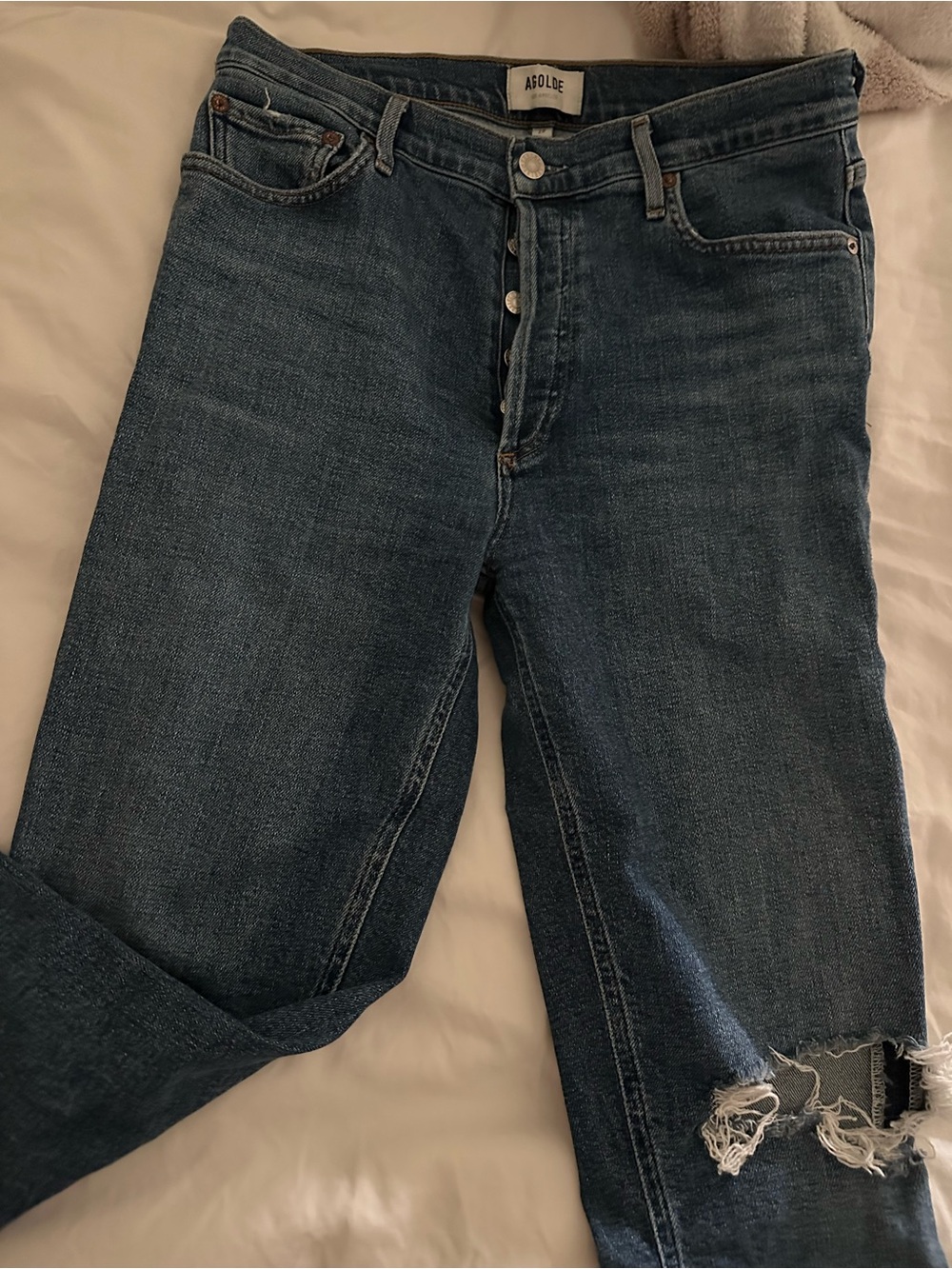Agolde Mid-Blue High-Rise Cropped Skinny Jeans with Knee Distress - Picture 3 of 9